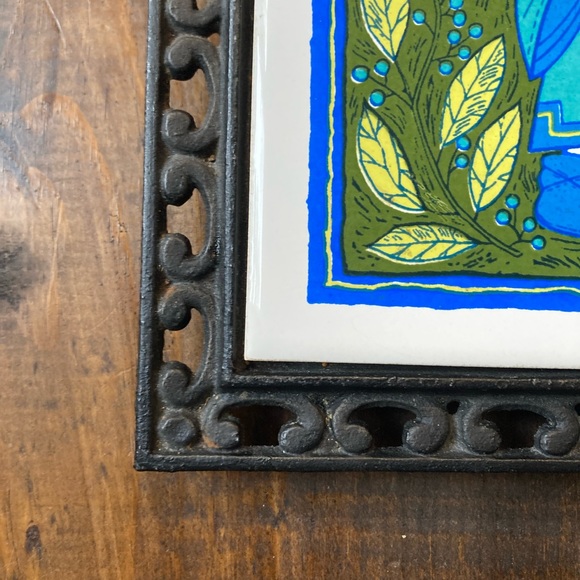 MCM Cast Iron Ceramic Tile Drummer Boy Retro Blues Greens 12x8” Vintage Trivet - Picture 9 of 14